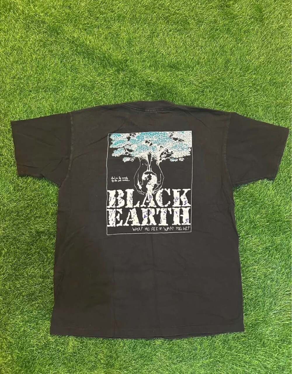 Oneita Black Earth Size L Vintage T-Shirt